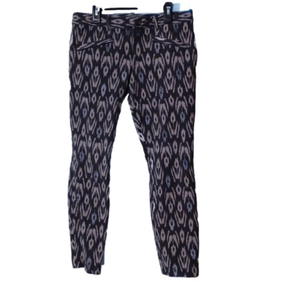 GAP CROPPED PANTS, SIZE 6R.  TWO ZIP POCKETS IN THE FRONT, TWO IN BACK. - Picture 1 of 7